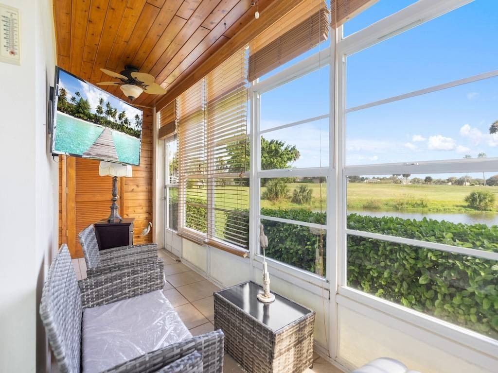 Vero Beach, FL 32962,40 Vista Gardens TRL #106
