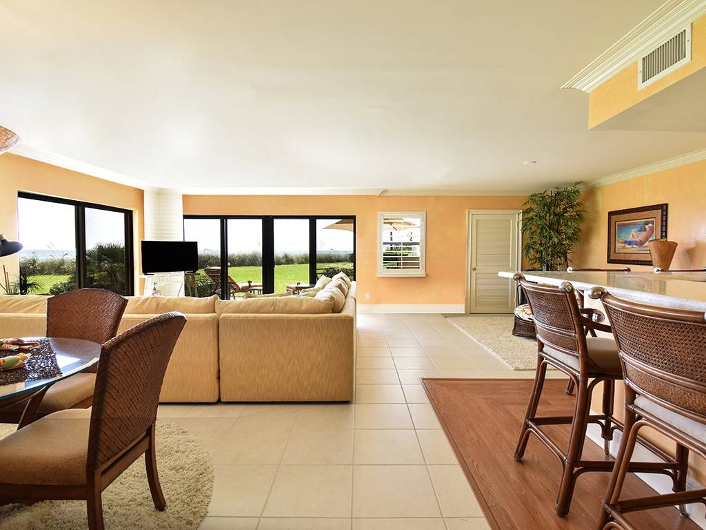 Vero Beach, FL 32963,2636 Ocean DR #105