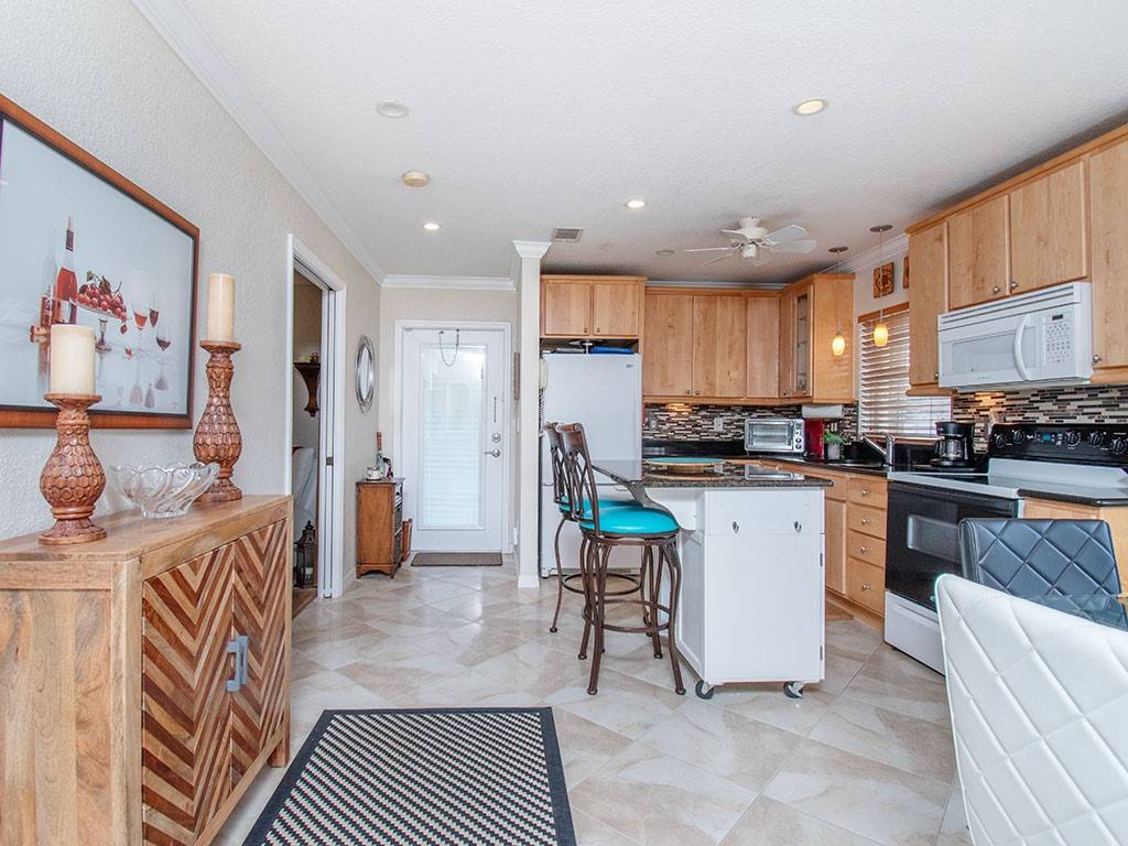 Vero Beach, FL 32962,20 Pine Arbor LN #207