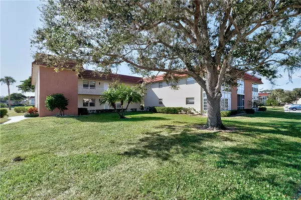 Vero Beach, FL 32962,106 Spring Lake CT #207