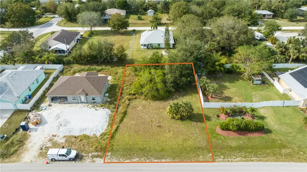 9135 101st AVE, Vero Beach, FL 32967