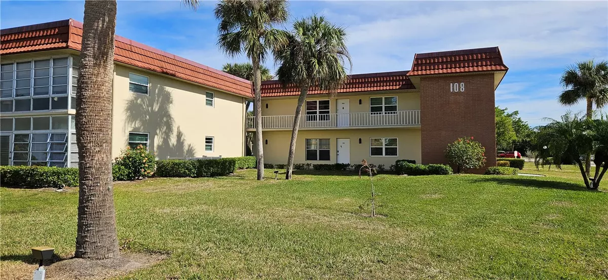 Vero Beach, FL 32962,108 Spring Lake CT #205