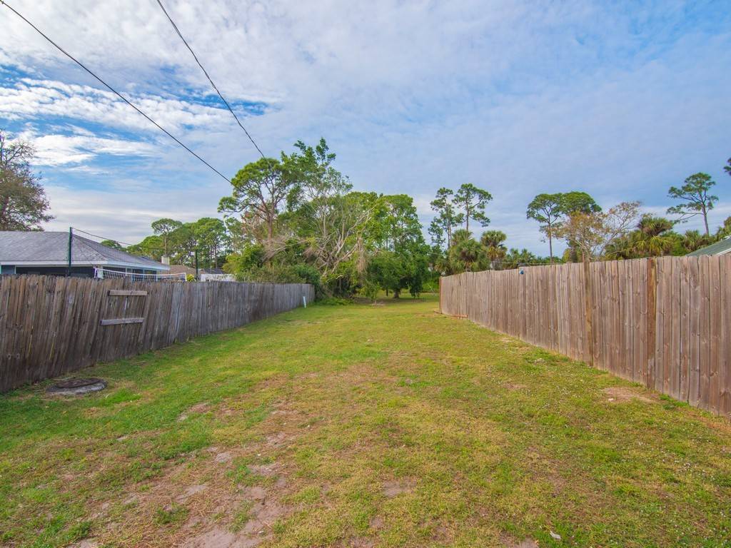 Vero Beach, FL 32962,2101 13th AVE SW