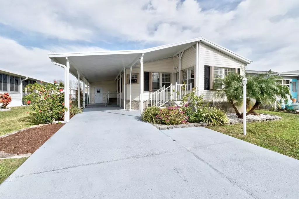 Barefoot Bay, FL 32976,620 Puffin DR