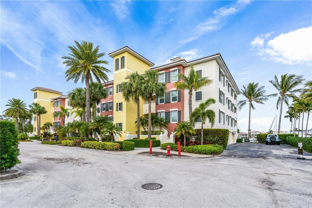 1215 Marina Village CIR #202, Vero Beach, FL 32967