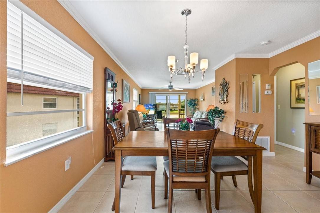 Vero Beach, FL 32962,105 Springlake CT #207
