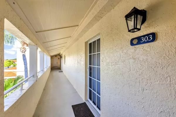 Vero Beach, FL 32967,5030 Harmony CIR #303