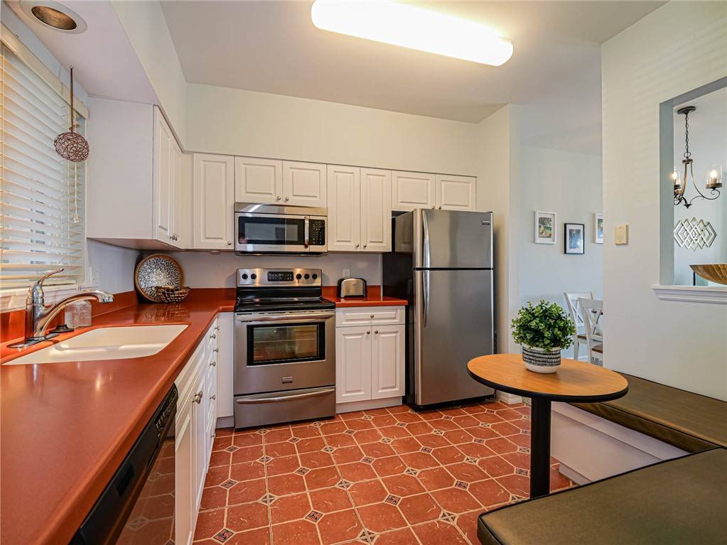 Vero Beach, FL 32967,5010 Harmony CIR #206