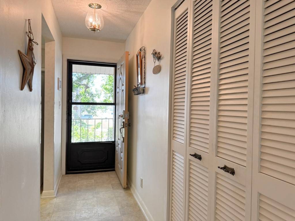 Vero Beach, FL 32960,400 18th ST #5