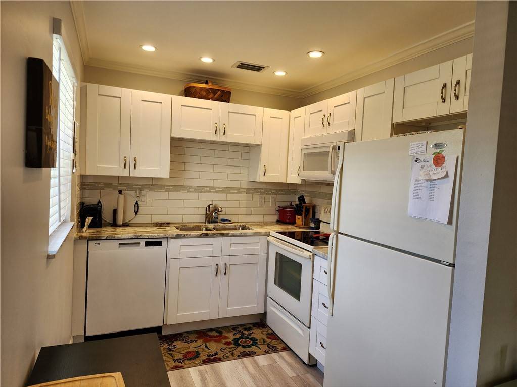 Vero Beach, FL 32962,58 Woodland DR #103