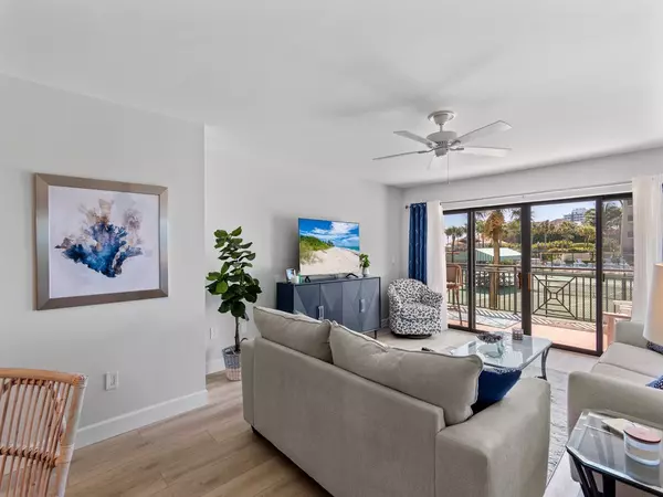 Vero Beach, FL 32963,3939 Ocean DR #204B