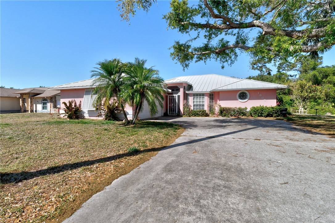 1385 Scroll ST, Sebastian, FL 32958