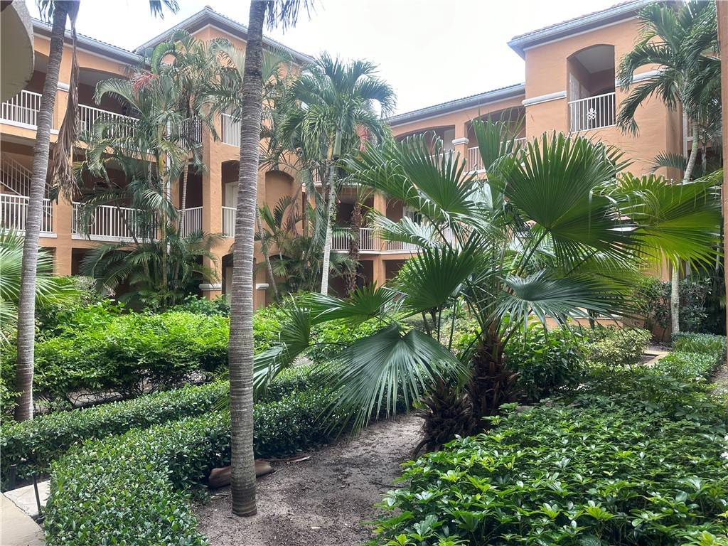 5035 Fairways CIR #C106, Vero Beach, FL 32967