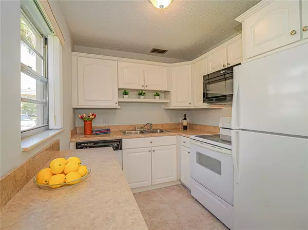 Vero Beach, FL 32962,34 Vista Gardens TRL #103