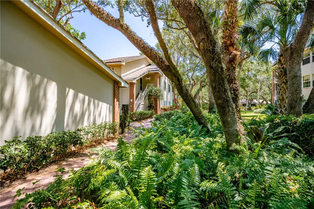 Vero Beach, FL 32963,107 W Park Shores CIR #28W