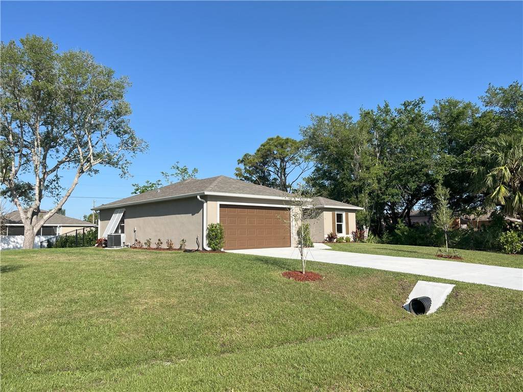 Sebastian, FL 32958,886 Roseland RD
