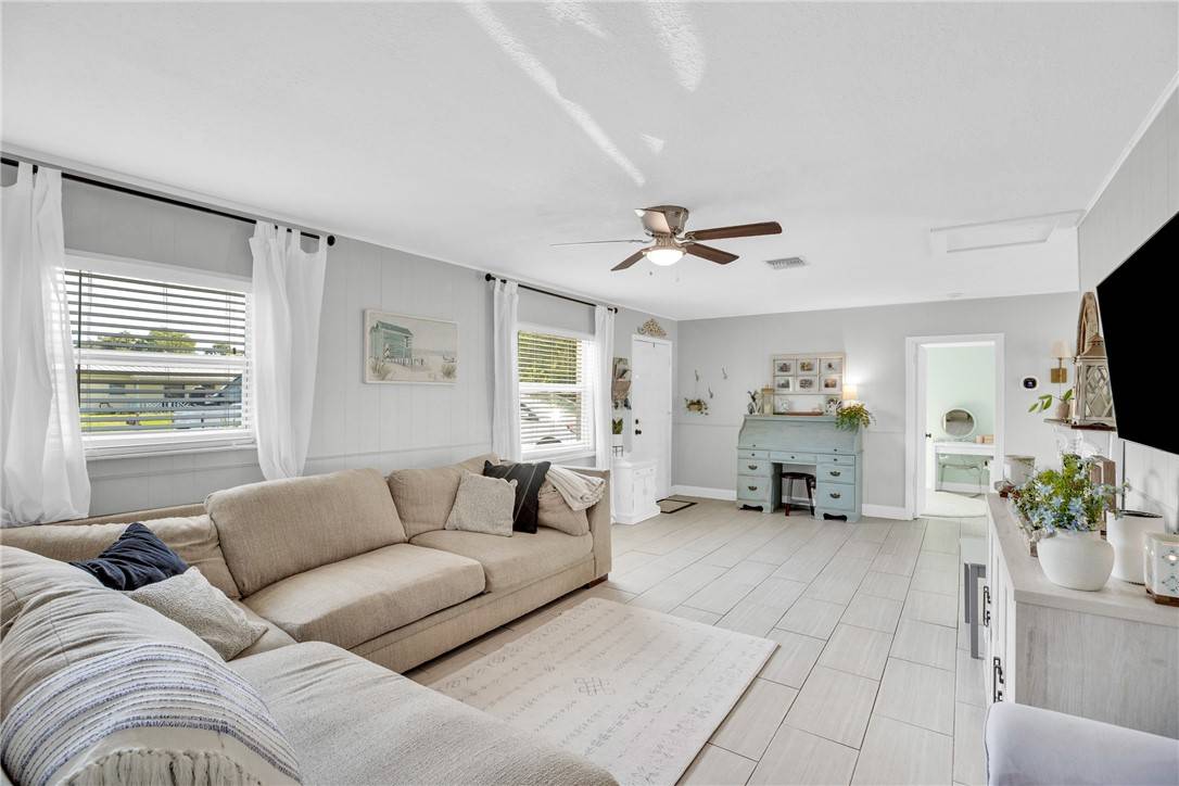 Vero Beach, FL 32962,2554 3rd ST SW
