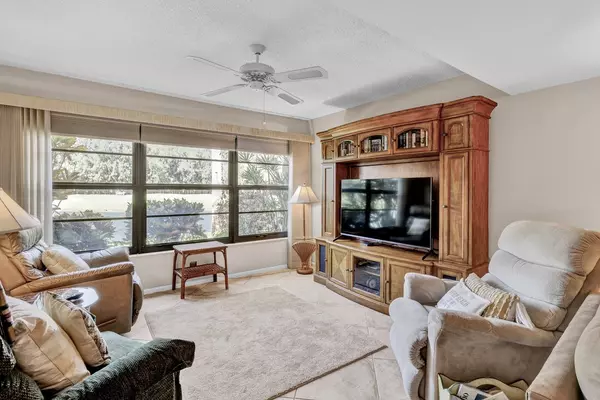Vero Beach, FL 32966,9 Plantation DR #104
