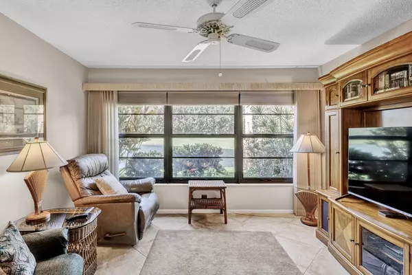 Vero Beach, FL 32966,9 Plantation DR #104
