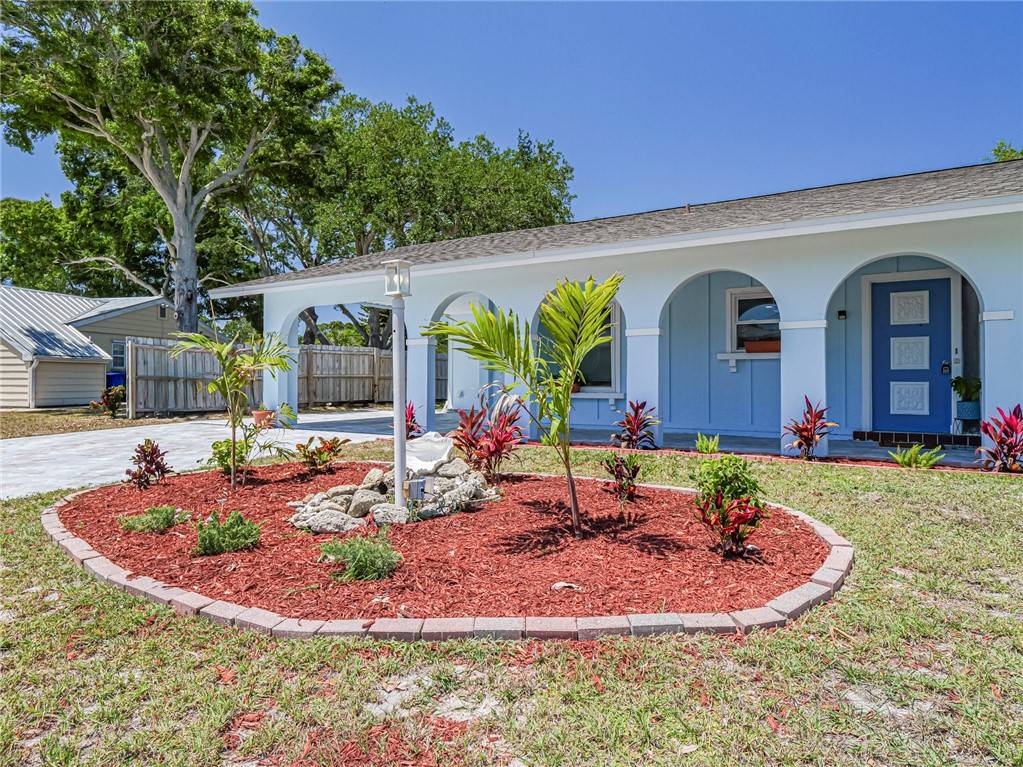 Sebastian, FL 32958,902 Canal CIR