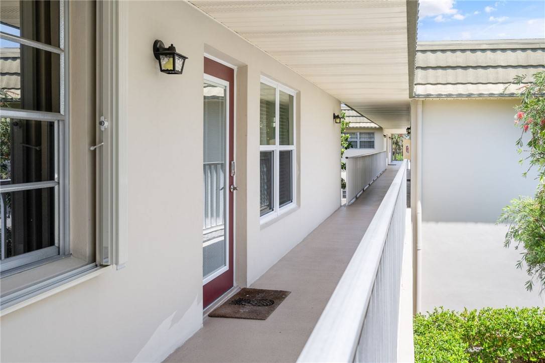 Vero Beach, FL 32962,44 Vista Gardens TRL #206