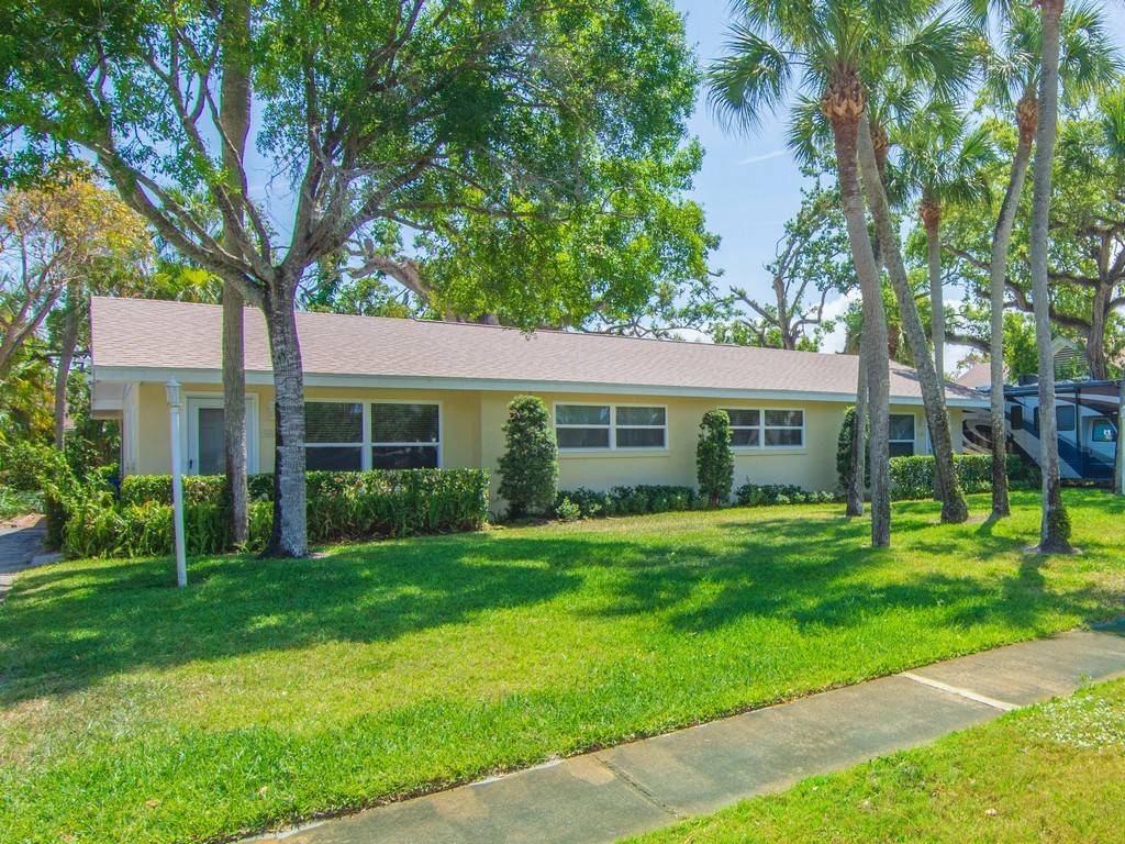 Vero Beach, FL 32963,546/556 Azalea LN