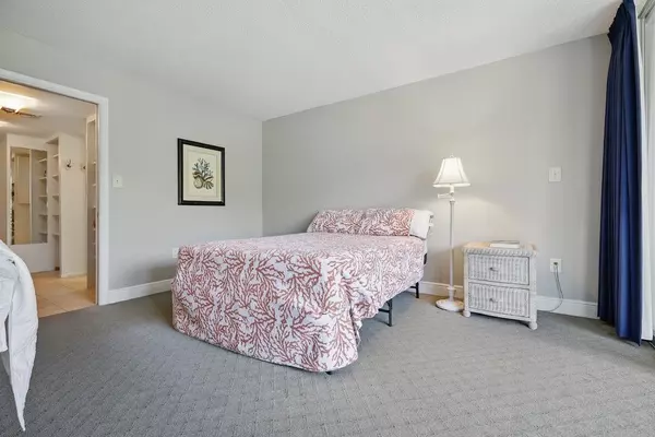 Vero Beach, FL 32963,935 E Causeway BLVD #204