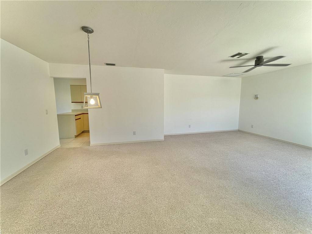 Vero Beach, FL 32962,601 Centre CT SW #101