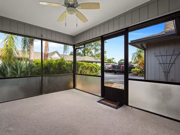 Vero Beach, FL 32962,636 Centre CT SW #102