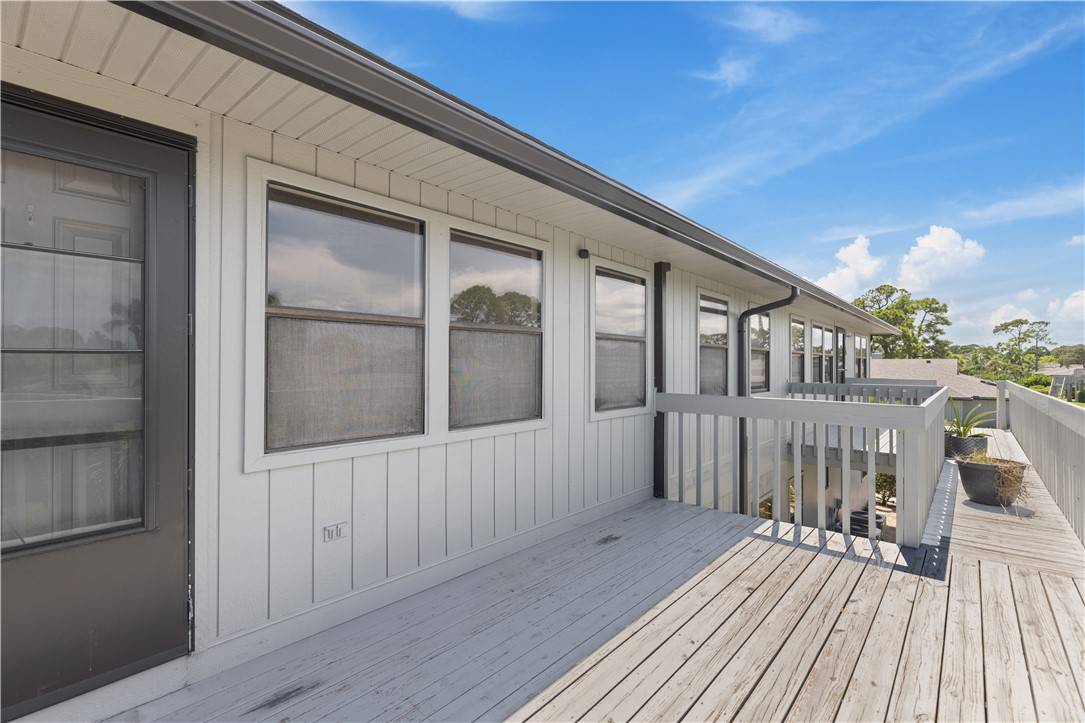 Vero Beach, FL 32962,633 Centre CT SW #202