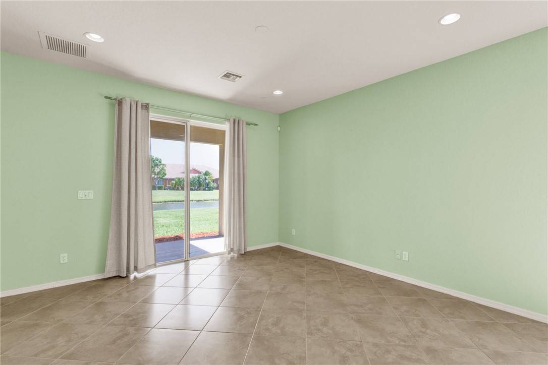 Vero Beach, FL 32966,6380 Oxford CIR #104D