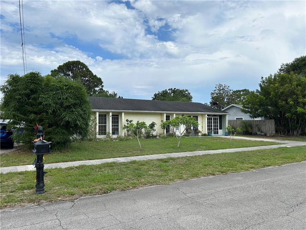 Sebastian, FL 32958,931 Canal CIR
