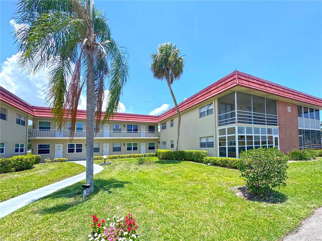 Vero Beach, FL 32962,12 Vista Palm LN #205