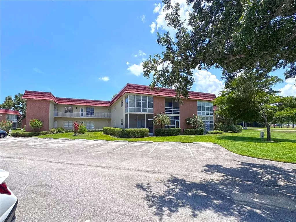 Vero Beach, FL 32962,12 Vista Palm LN #205