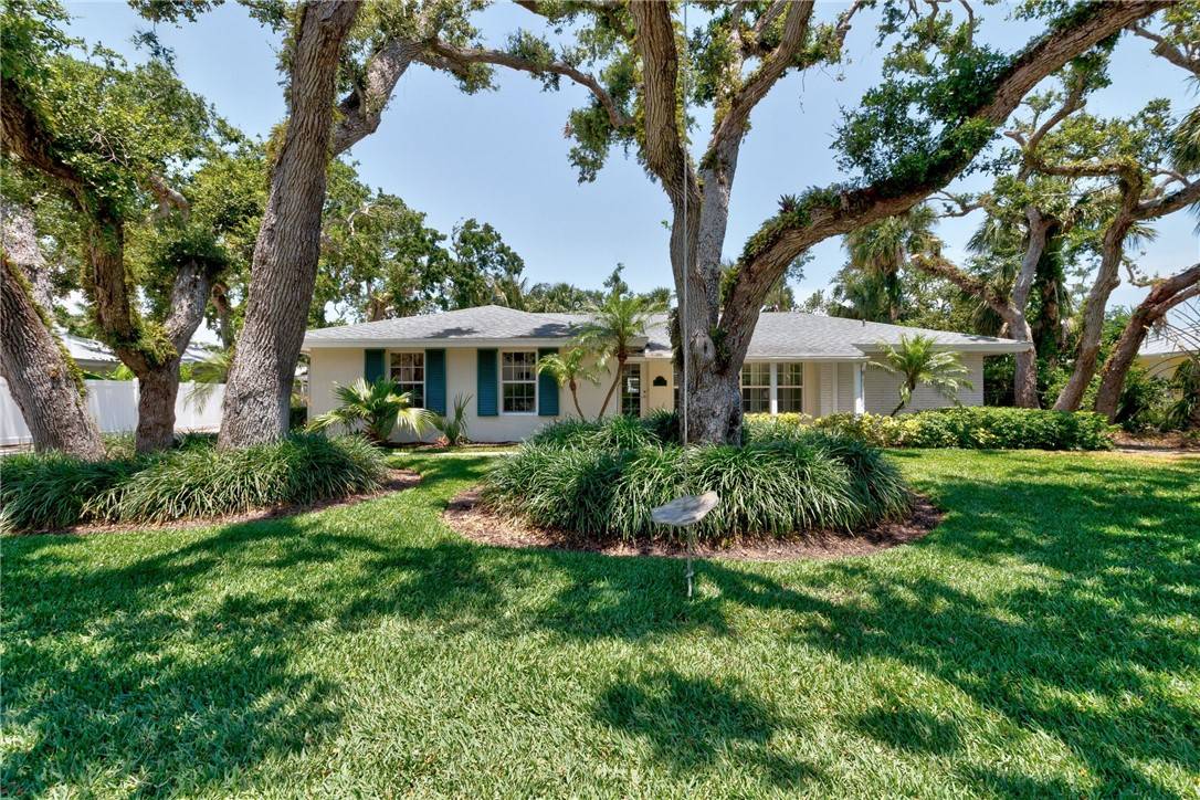 Vero Beach, FL 32963,525 Iris LN