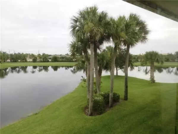 Vero Beach, FL 32966,30 Plantation DR #104