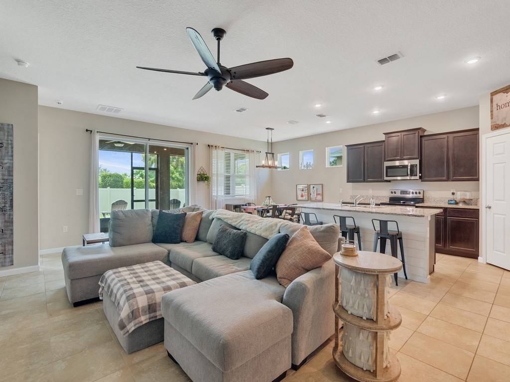 2641 Crowned Eagle CIR SW, Vero Beach, FL 32962