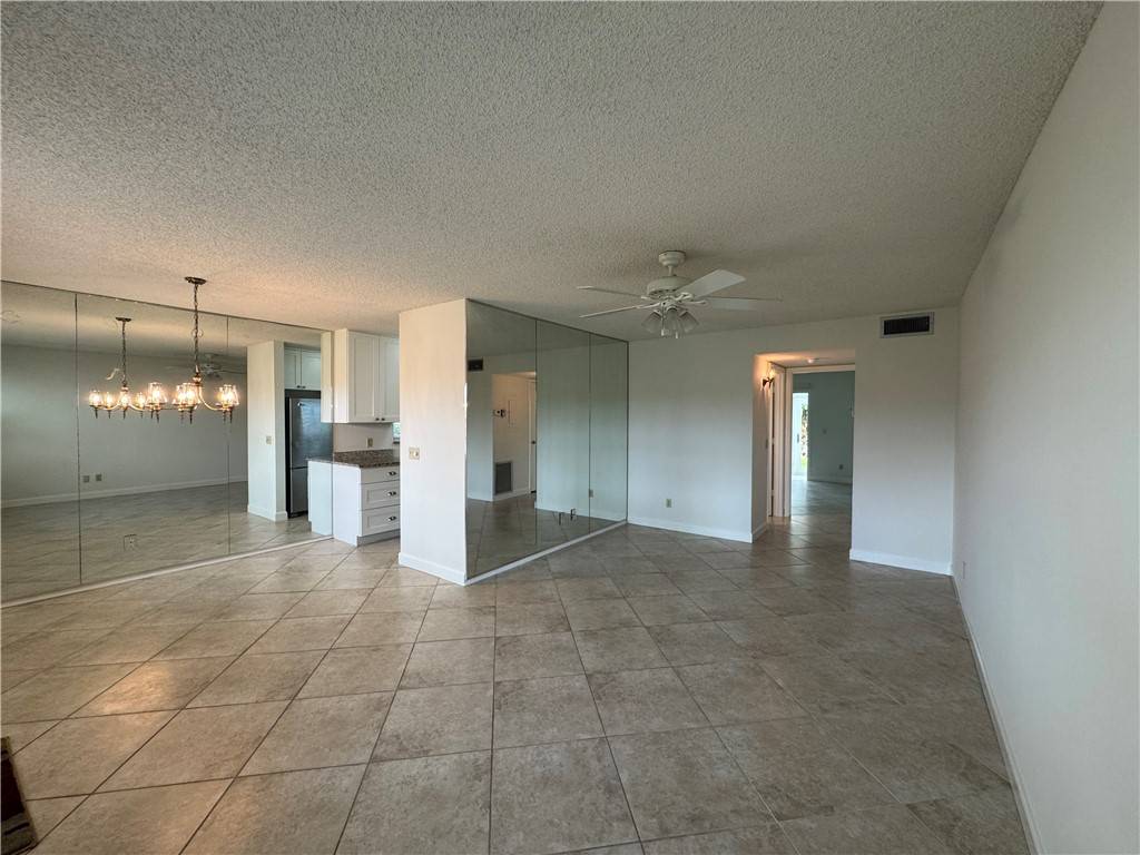 Vero Beach, FL 32962,4 Vista Gardens TRL #103