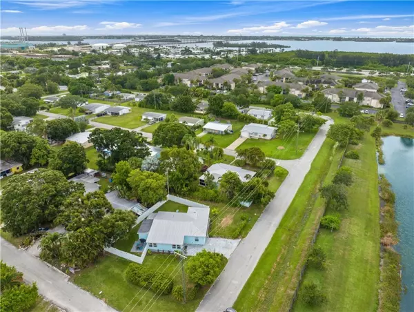 1310 4th CT, Vero Beach, FL 32960