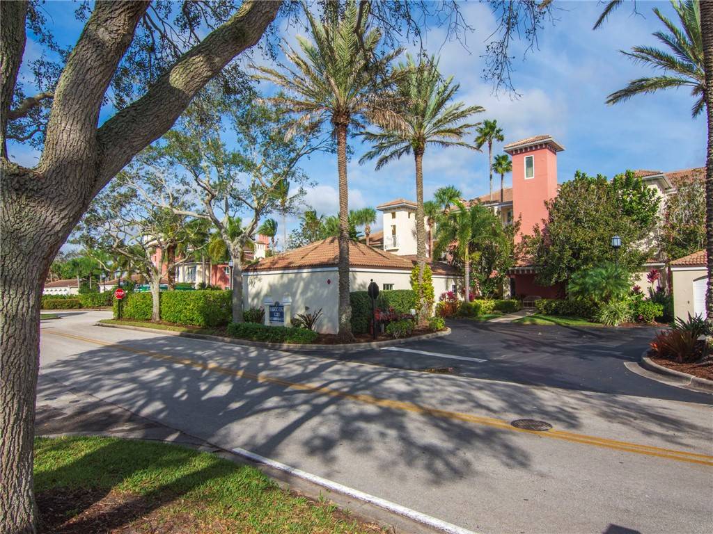 Vero Beach, FL 32967,5225 E Harbor Village DR #304