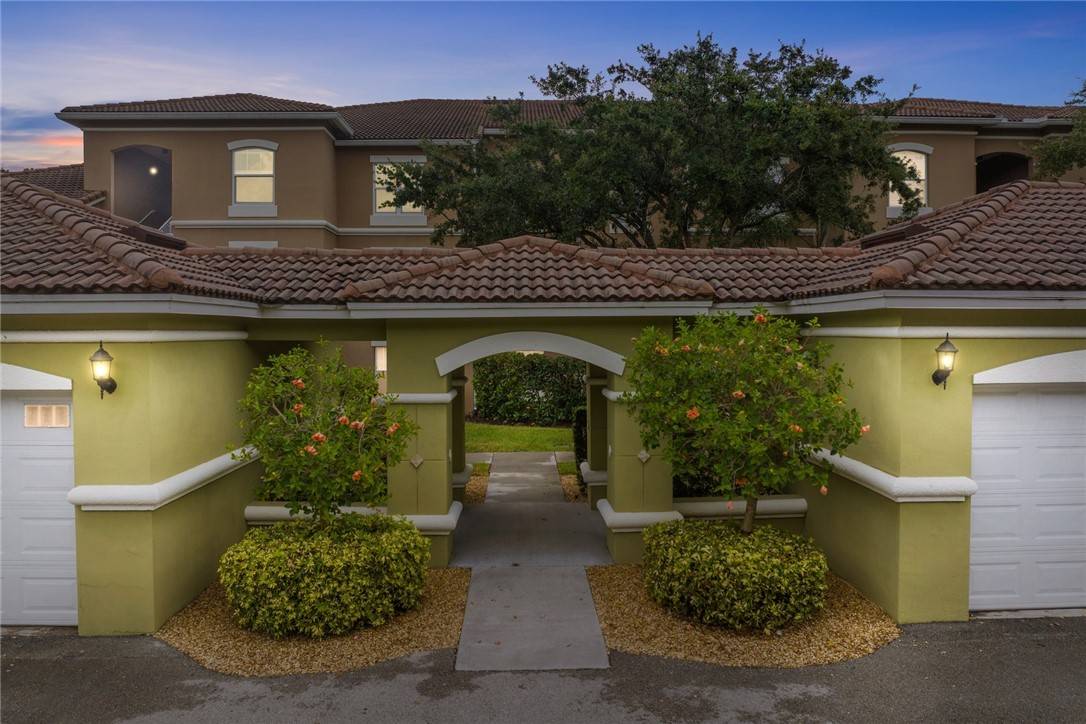 5095 Fairways CIR #I304, Vero Beach, FL 32967