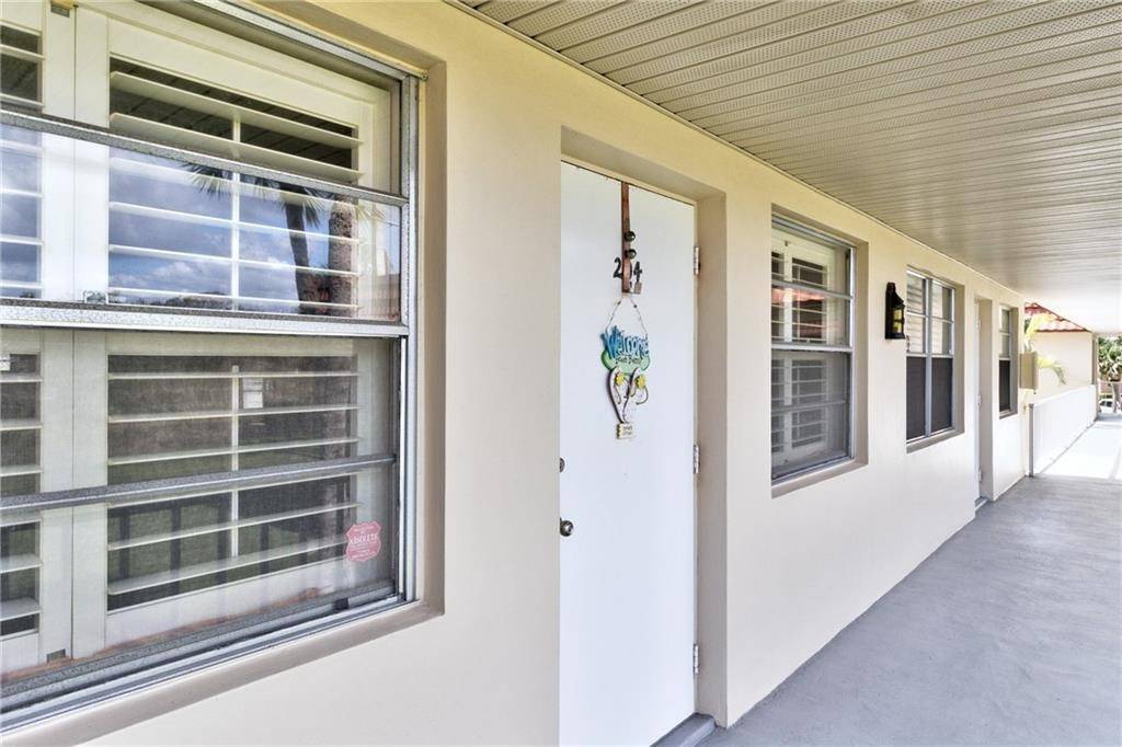 Vero Beach, FL 32962,107 Spring Lake CT #204
