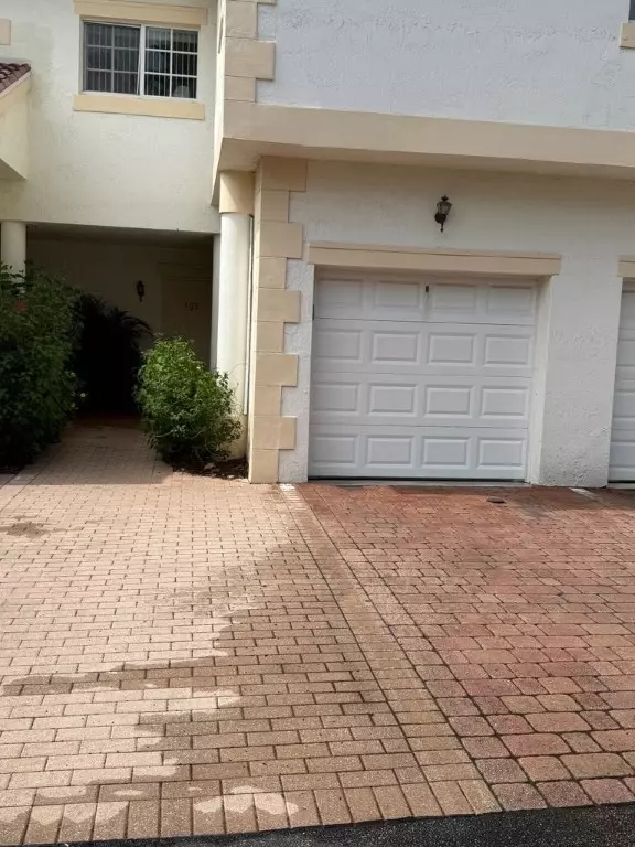 Vero Beach, FL 32962,572 7th SQ #102