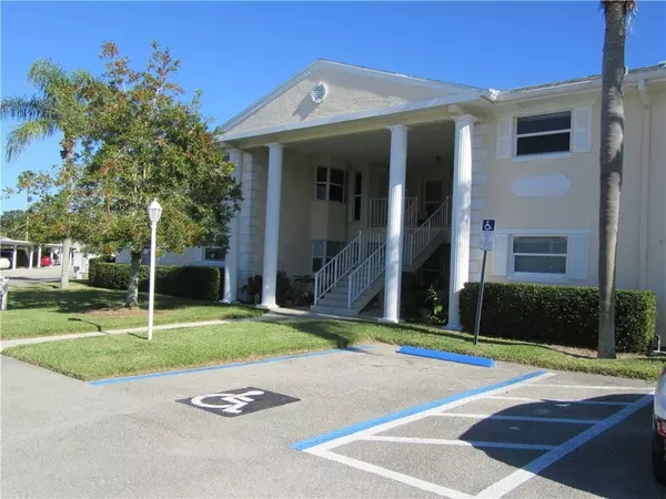 Vero Beach, FL 32962,620 E Lake Jasmine CIR #102