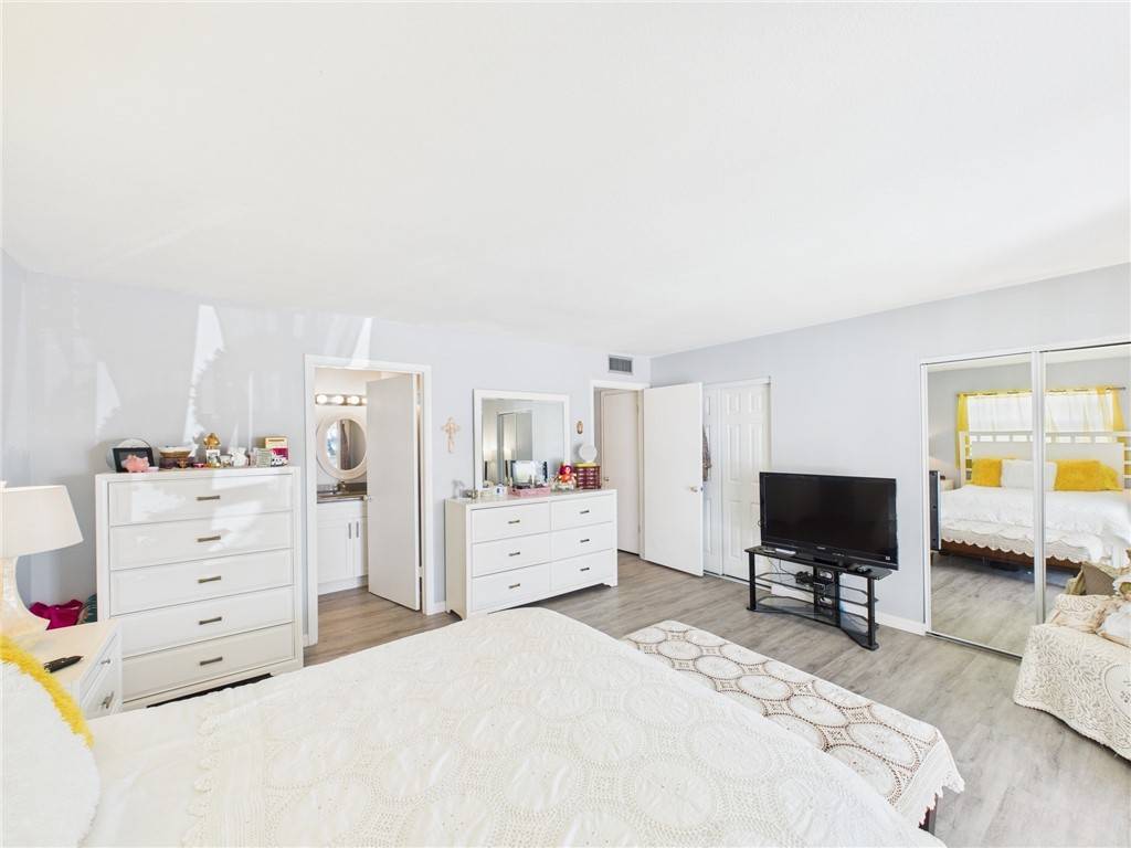 Vero Beach, FL 32962,96 Spring Lake DR #105
