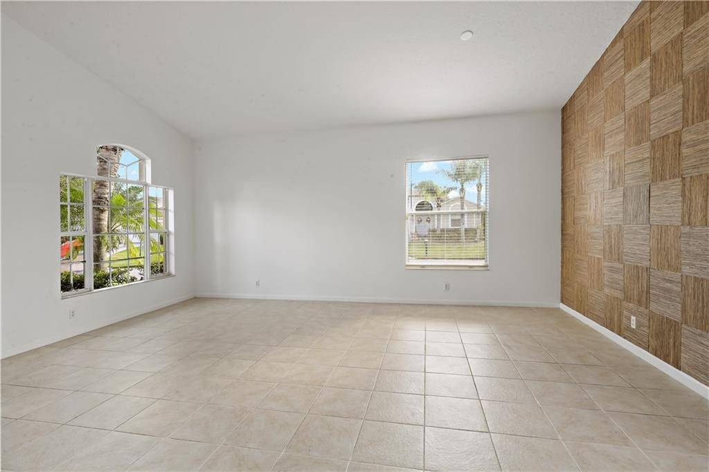 Vero Beach, FL 32968,547 Calamondin WAY SW