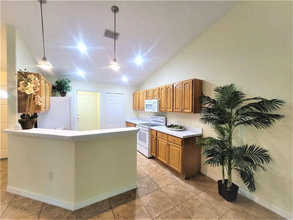 Sebastian, FL 32958,11124 Hotchkiss DR #B