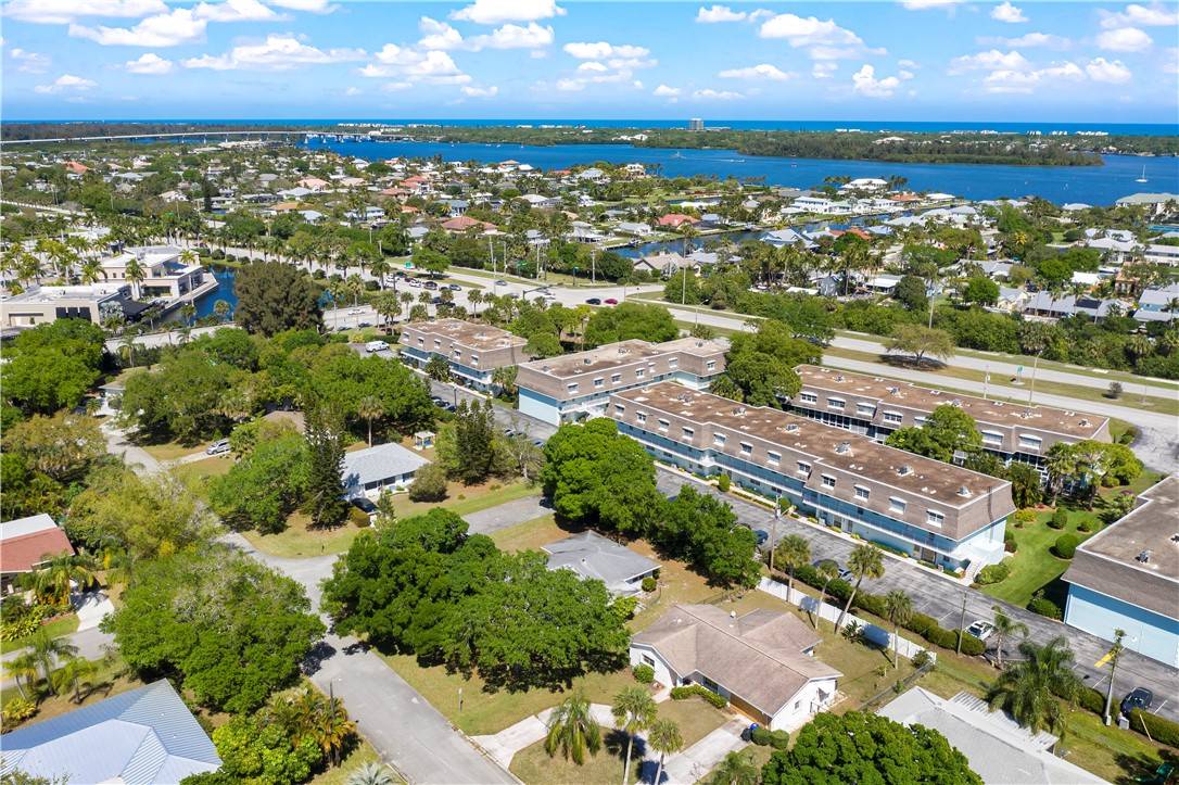 Vero Beach, FL 32960,1901 Indian River BLVD #202D