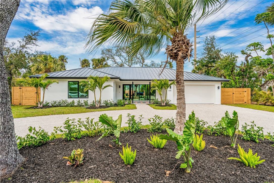 645 Flamevine LN, Vero Beach, FL 32963
