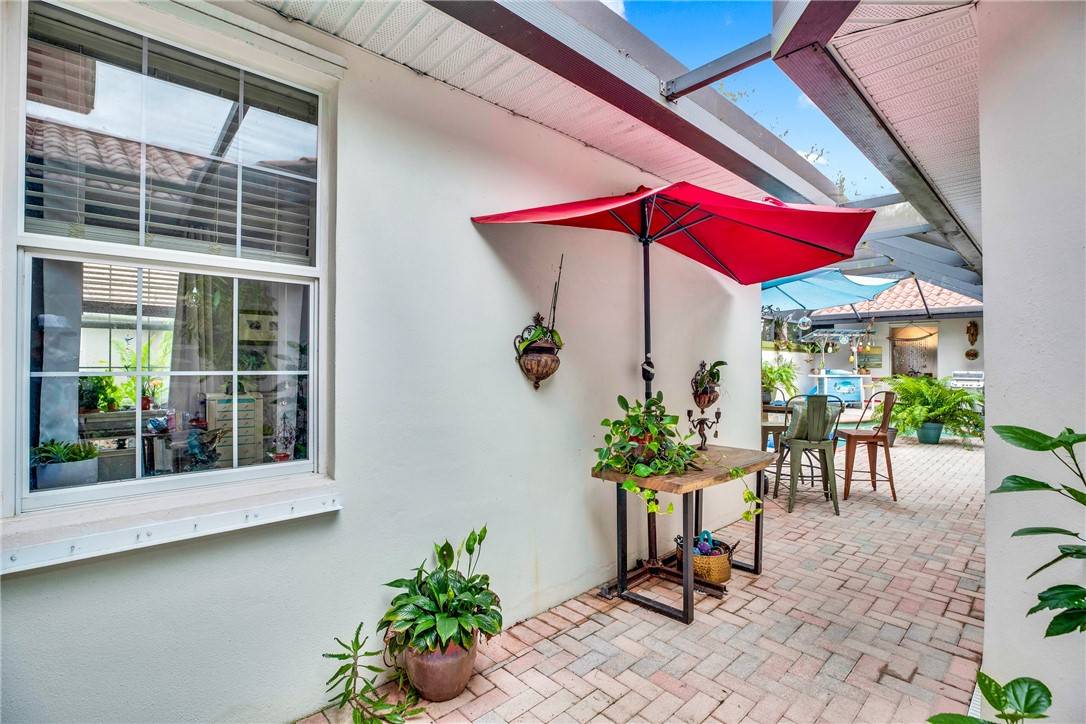 Vero Beach, FL 32967,5857 Pine Ridge CIR